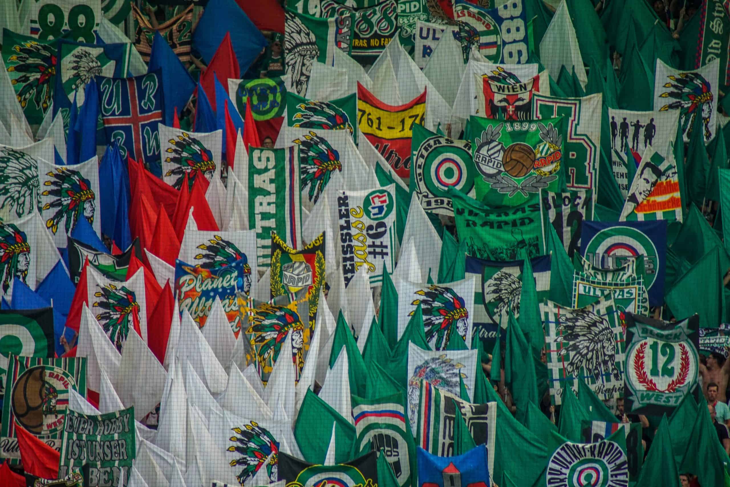 Strijd tussen Ultras Rapid en Ultras Lechia Gdansk