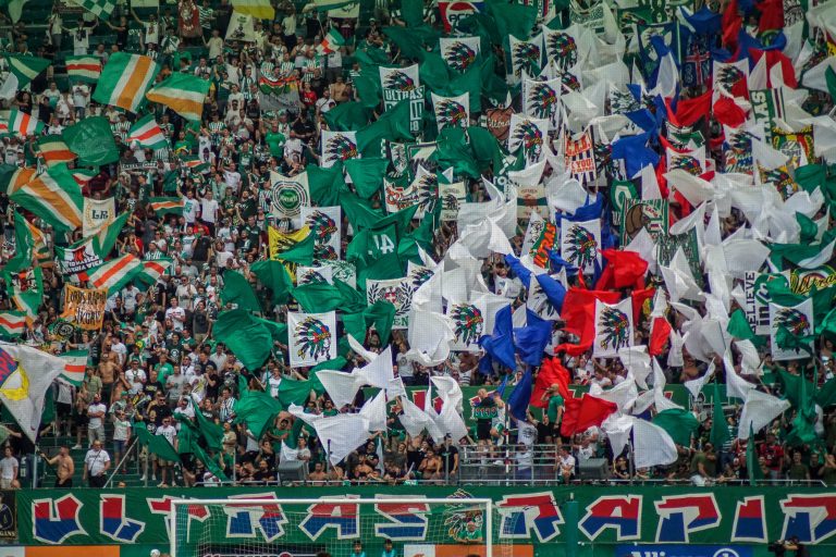 Strijd tussen Ultras Rapid en Ultras Lechia Gdansk eindigt onbeslist