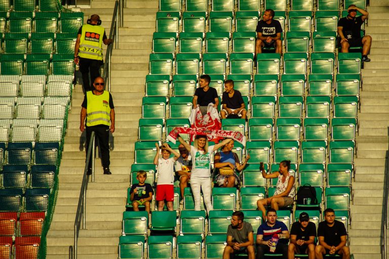 Strijd tussen Ultras Rapid en Ultras Lechia Gdansk eindigt onbeslist