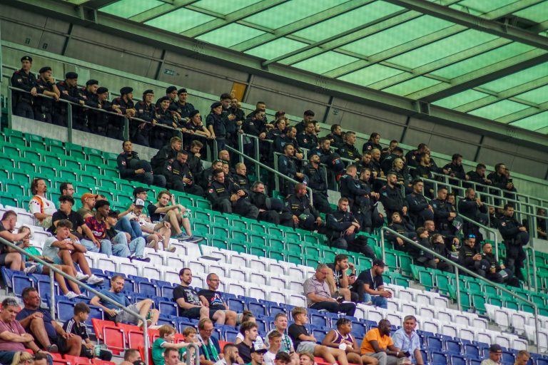 Strijd tussen Ultras Rapid en Ultras Lechia Gdansk eindigt onbeslist