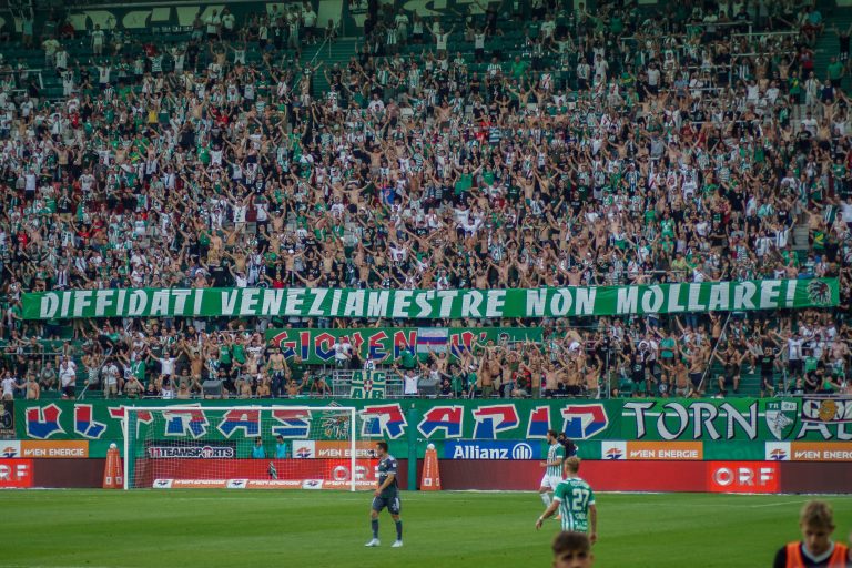 Strijd tussen Ultras Rapid en Ultras Lechia Gdansk eindigt onbeslist