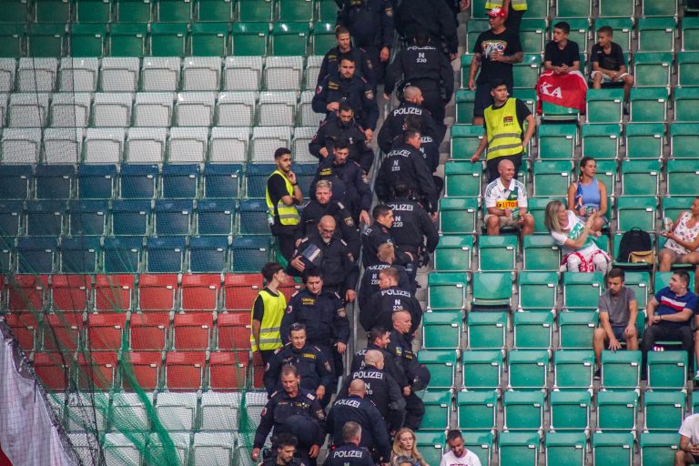 Strijd tussen Ultras Rapid en Ultras Lechia Gdansk eindigt onbeslist