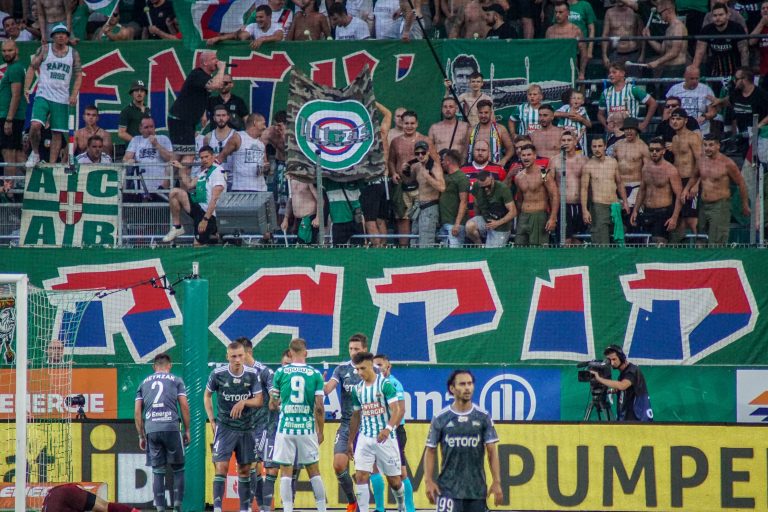 Strijd tussen Ultras Rapid en Ultras Lechia Gdansk eindigt onbeslist
