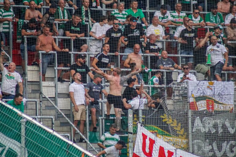 Strijd tussen Ultras Rapid en Ultras Lechia Gdansk eindigt onbeslist