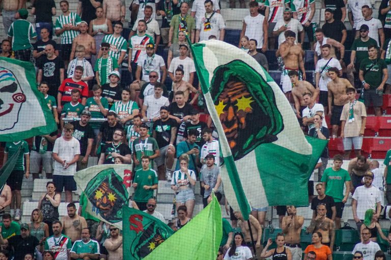 Strijd tussen Ultras Rapid en Ultras Lechia Gdansk eindigt onbeslist
