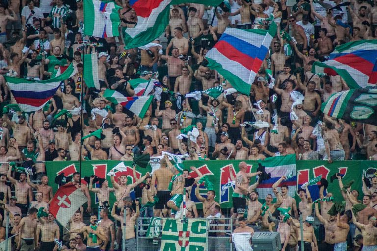 Strijd tussen Ultras Rapid en Ultras Lechia Gdansk eindigt onbeslist
