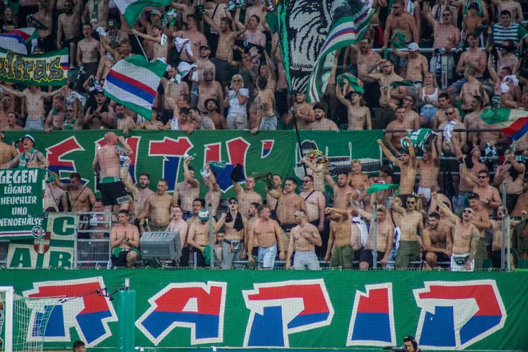 Strijd tussen Ultras Rapid en Ultras Lechia Gdansk eindigt onbeslist