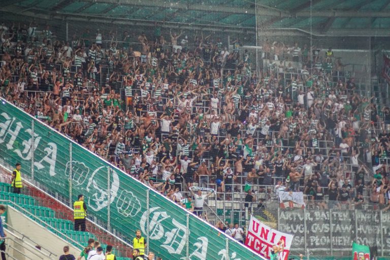 Strijd tussen Ultras Rapid en Ultras Lechia Gdansk eindigt onbeslist