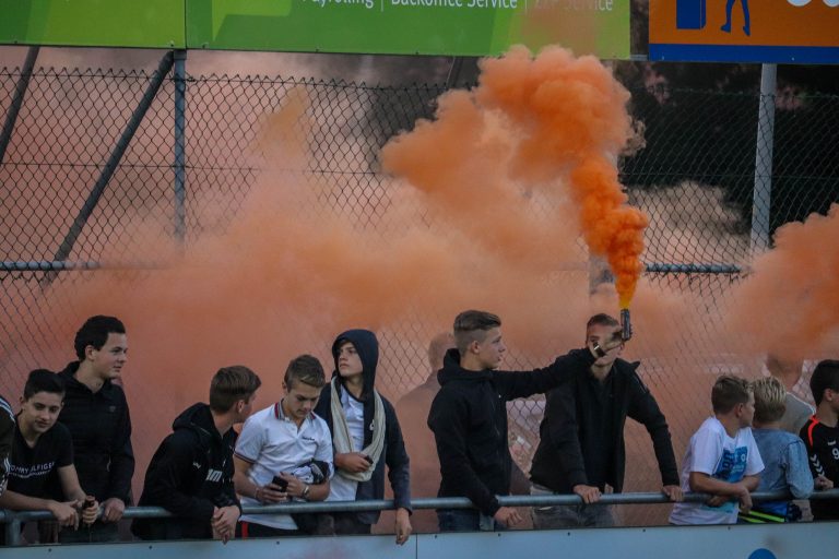 De Betuwse derby tussen VV De Bataven en RKHVV is altijd genieten