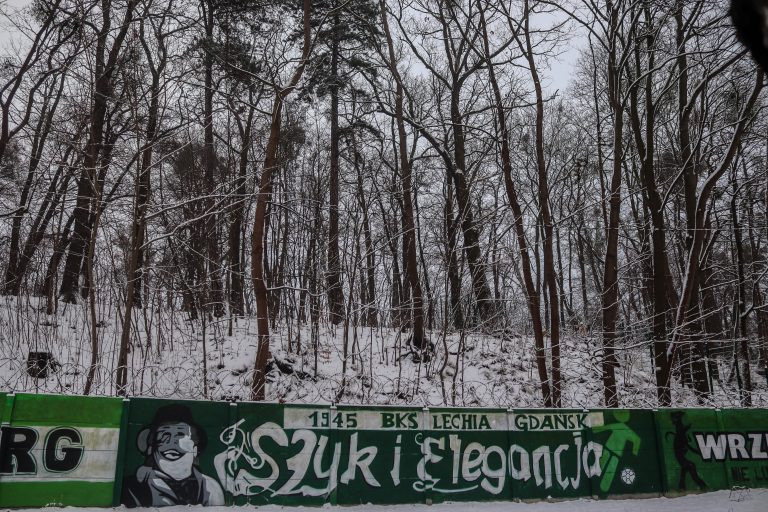 Vergane glorie: Stadion Gdańskiego Ośrodka Sportu in de sneeuw