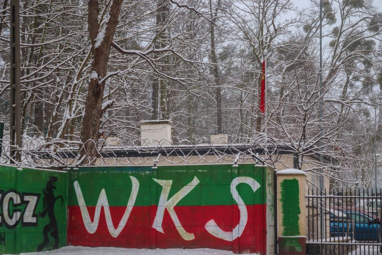 Vergane glorie: Stadion Gdańskiego Ośrodka Sportu in de sneeuw
