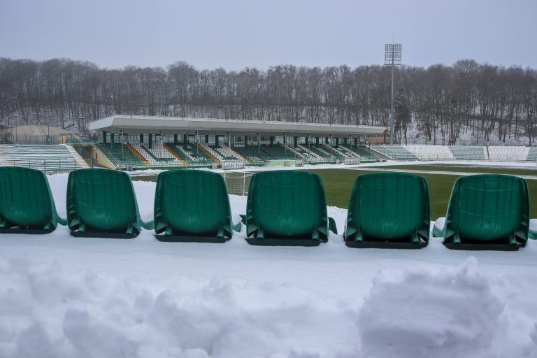 Vergane glorie: Stadion Gdańskiego Ośrodka Sportu in de sneeuw