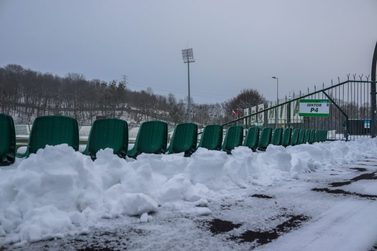 Vergane glorie: Stadion Gdańskiego Ośrodka Sportu in de sneeuw