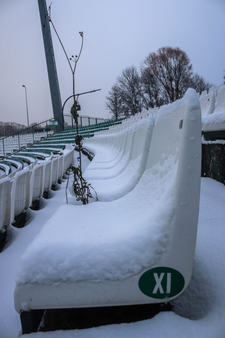 Vergane glorie: Stadion Gdańskiego Ośrodka Sportu in de sneeuw