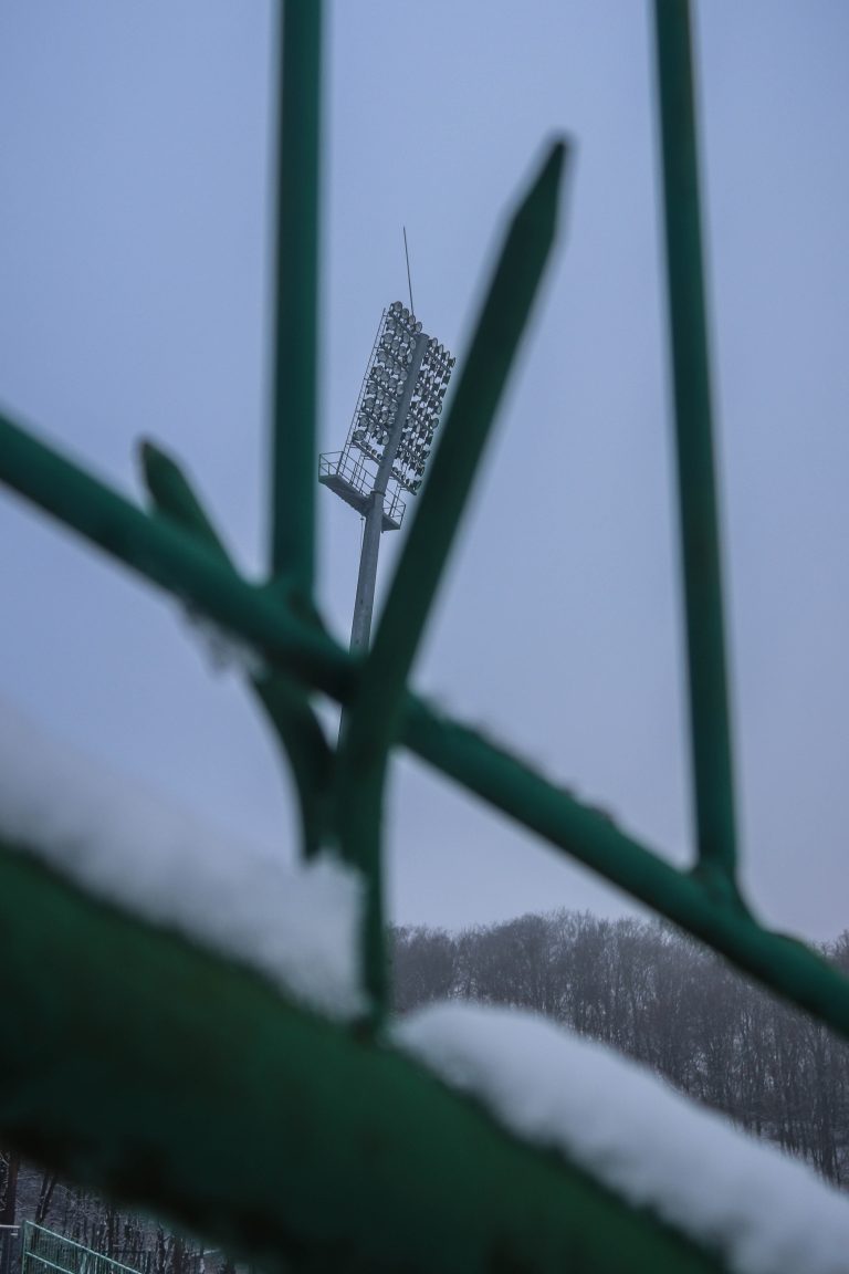 Vergane glorie: Stadion Gdańskiego Ośrodka Sportu in de sneeuw