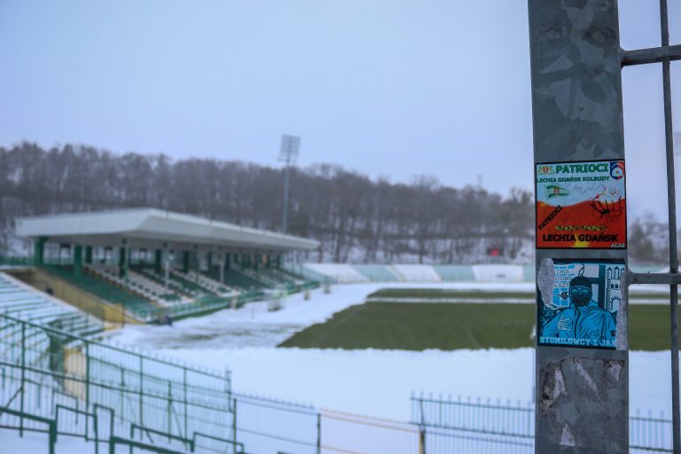 Vergane glorie: Stadion Gdańskiego Ośrodka Sportu in de sneeuw