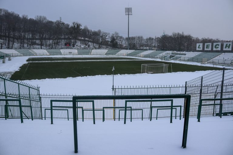 Vergane glorie: Stadion Gdańskiego Ośrodka Sportu in de sneeuw