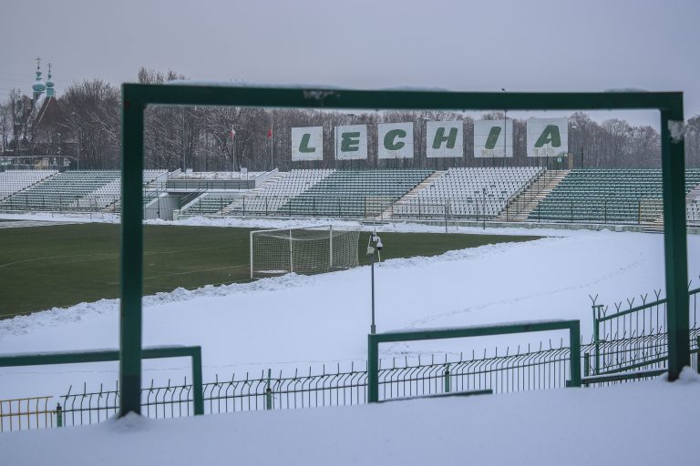Vergane glorie: Stadion Gdańskiego Ośrodka Sportu in de sneeuw