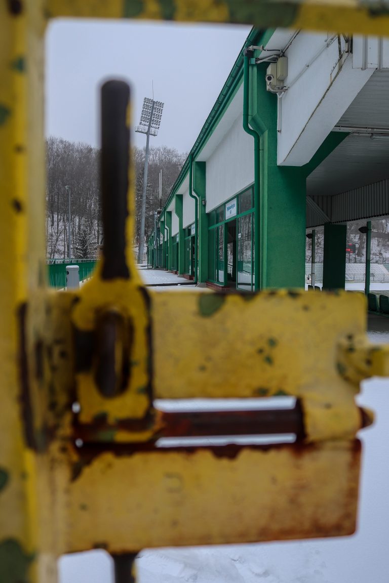 Vergane glorie: Stadion Gdańskiego Ośrodka Sportu in de sneeuw