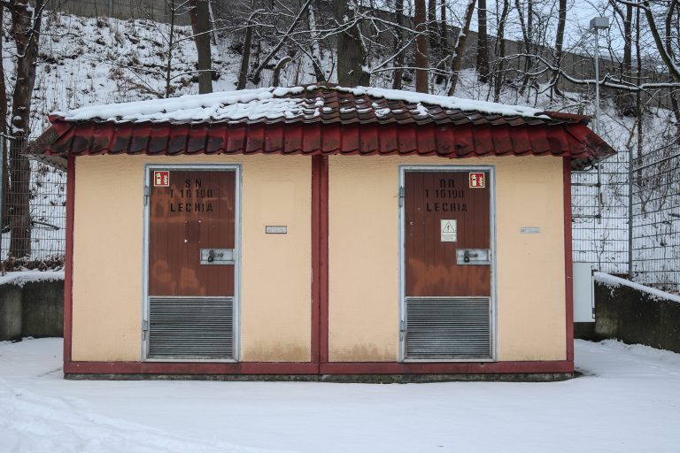 Vergane glorie: Stadion Gdańskiego Ośrodka Sportu in de sneeuw