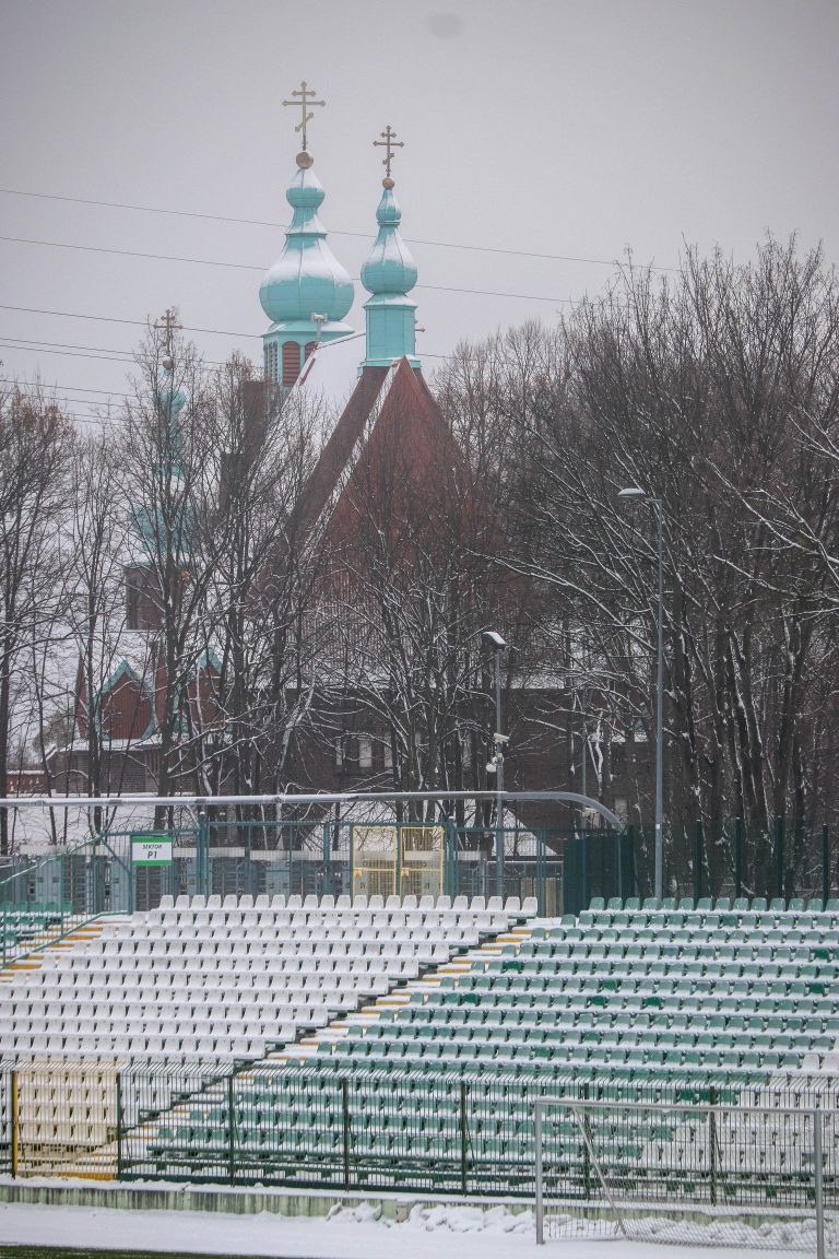 Vergane glorie: Stadion Gdańskiego Ośrodka Sportu in de sneeuw