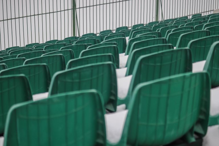 Vergane glorie: Stadion Gdańskiego Ośrodka Sportu in de sneeuw