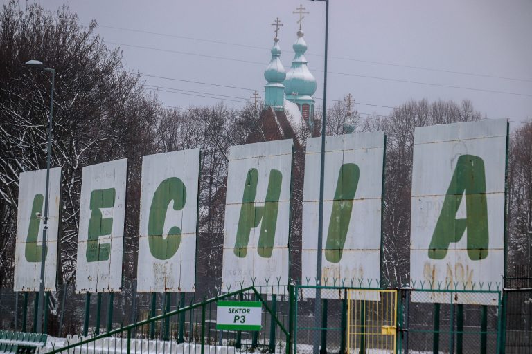 Vergane glorie: Stadion Gdańskiego Ośrodka Sportu in de sneeuw