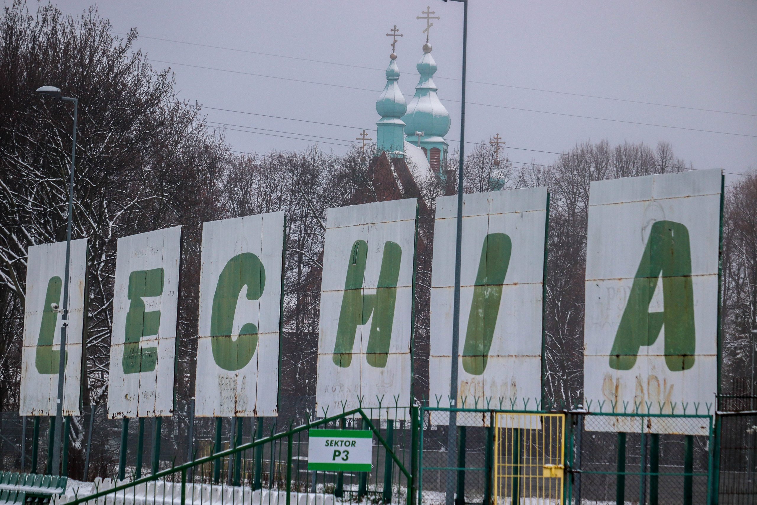 Vergane glorie: Stadion Gdańskiego Ośrodka Sportu in de sneeuw