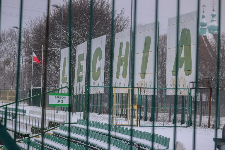 Vergane glorie: Stadion Gdańskiego Ośrodka Sportu in de sneeuw