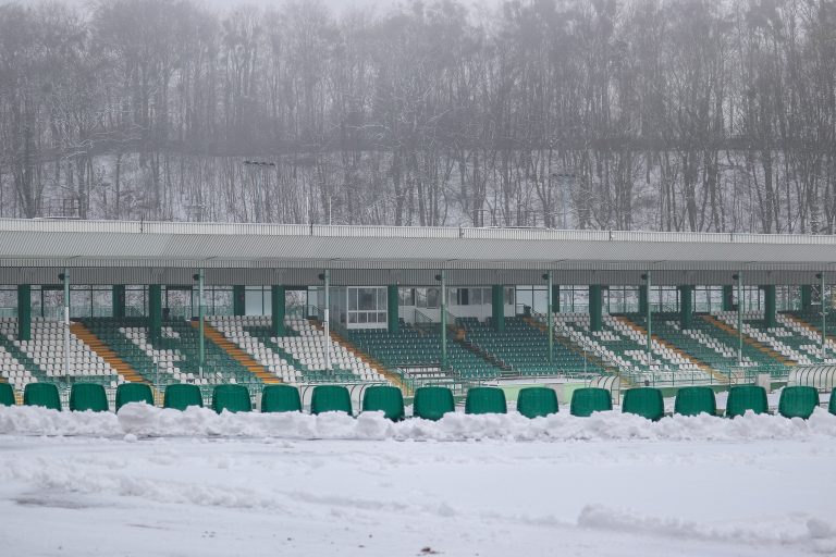 Vergane glorie: Stadion Gdańskiego Ośrodka Sportu in de sneeuw