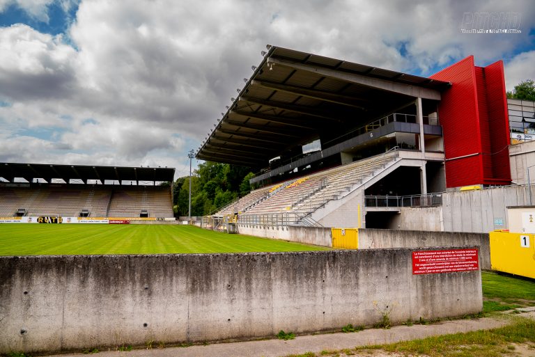 Tubize LR 1 van 30