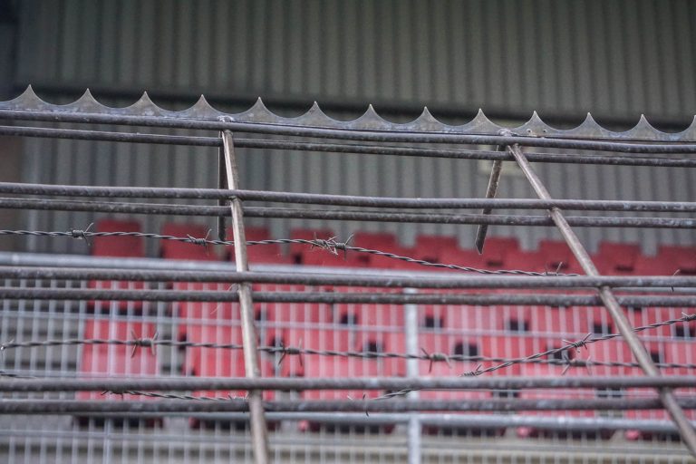 Zelfs belachelijke restricties krijgen de derby tussen Helmond en FC Eindhoven niet kapot