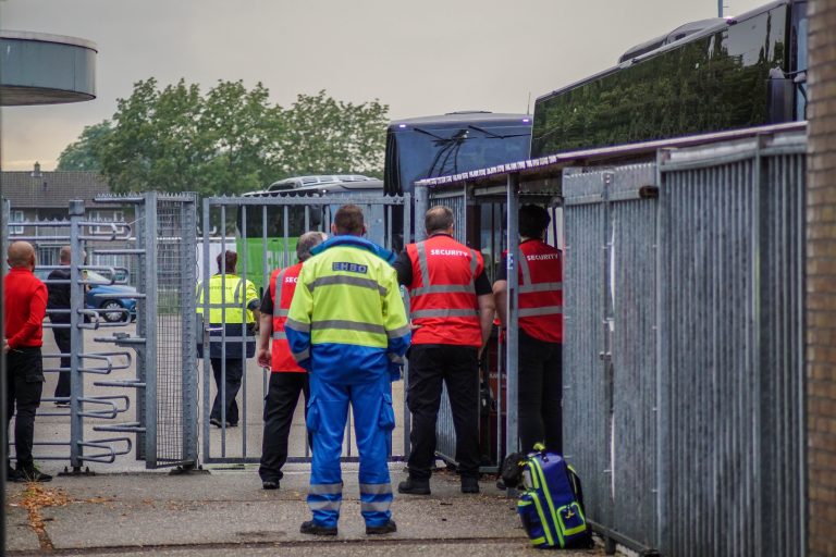 Zelfs belachelijke restricties krijgen de derby tussen Helmond en FC Eindhoven niet kapot