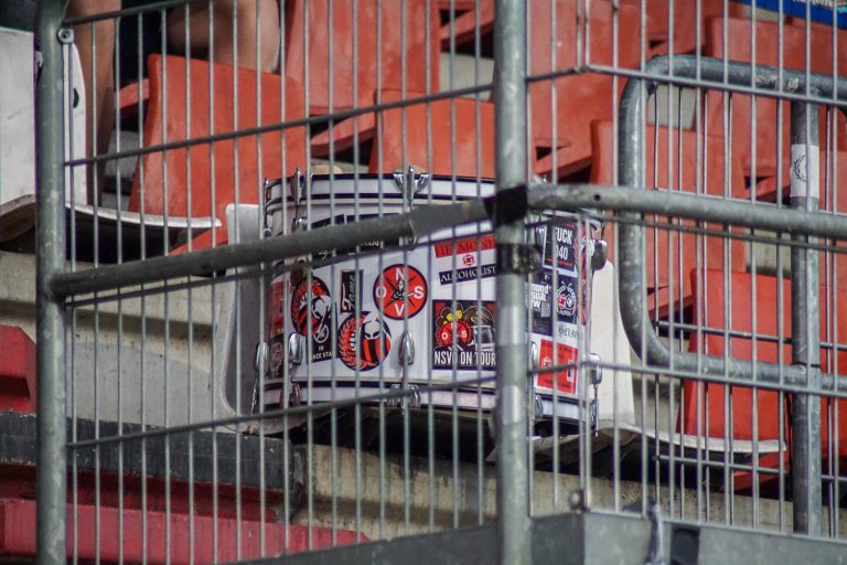 Zelfs belachelijke restricties krijgen de derby tussen Helmond en FC Eindhoven niet kapot