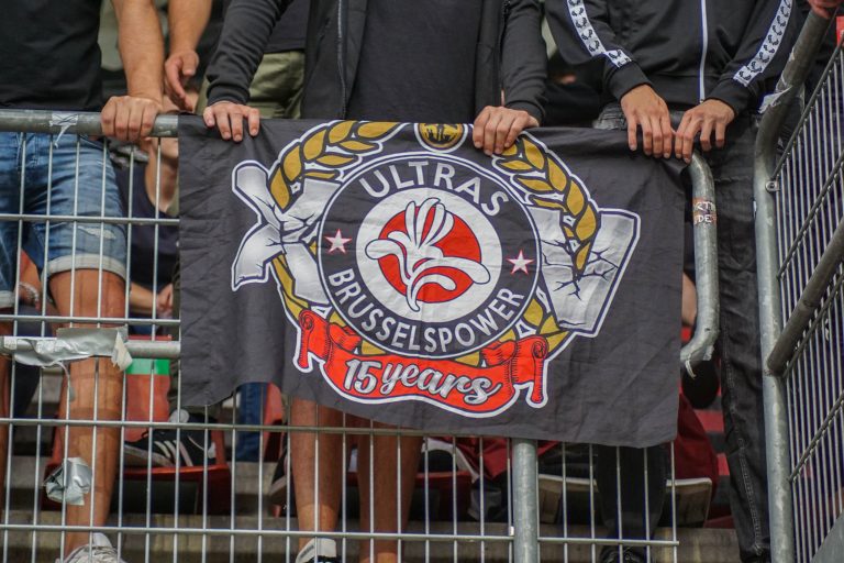 Zelfs belachelijke restricties krijgen de derby tussen Helmond en FC Eindhoven niet kapot
