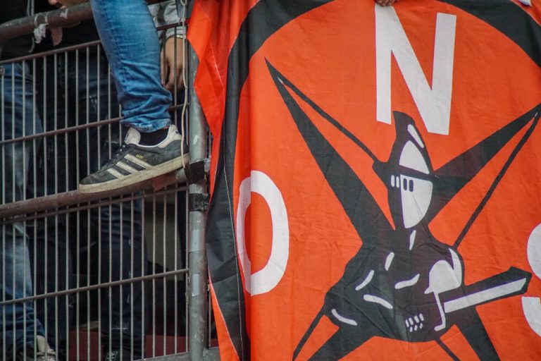 Zelfs belachelijke restricties krijgen de derby tussen Helmond en FC Eindhoven niet kapot
