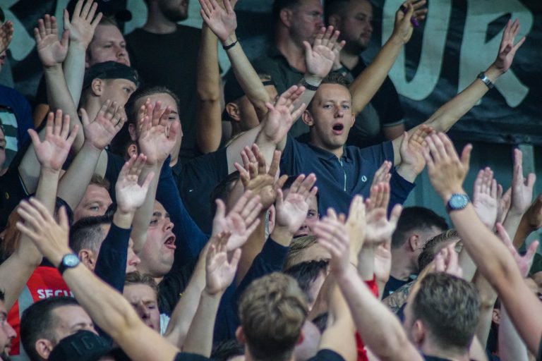 Zelfs belachelijke restricties krijgen de derby tussen Helmond en FC Eindhoven niet kapot
