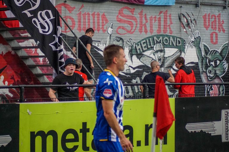 Zelfs belachelijke restricties krijgen de derby tussen Helmond en FC Eindhoven niet kapot