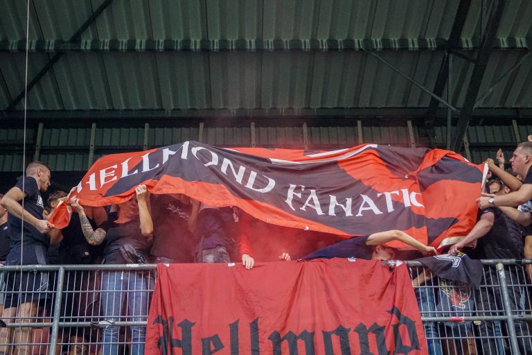 Zelfs belachelijke restricties krijgen de derby tussen Helmond en FC Eindhoven niet kapot