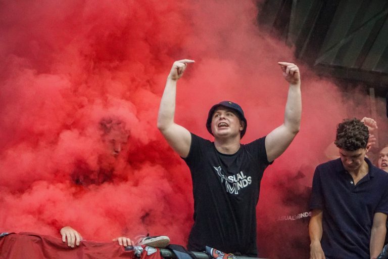 Zelfs belachelijke restricties krijgen de derby tussen Helmond en FC Eindhoven niet kapot