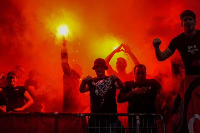 Zelfs belachelijke restricties krijgen de derby tussen Helmond en FC Eindhoven niet kapot