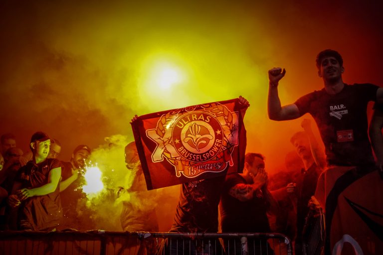 Zelfs belachelijke restricties krijgen de derby tussen Helmond en FC Eindhoven niet kapot