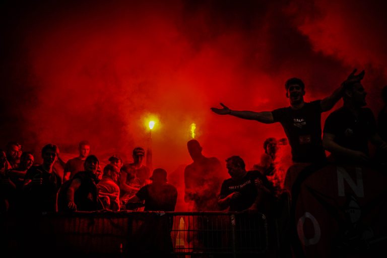Zelfs belachelijke restricties krijgen de derby tussen Helmond en FC Eindhoven niet kapot