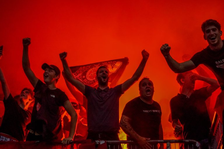 Zelfs belachelijke restricties krijgen de derby tussen Helmond en FC Eindhoven niet kapot