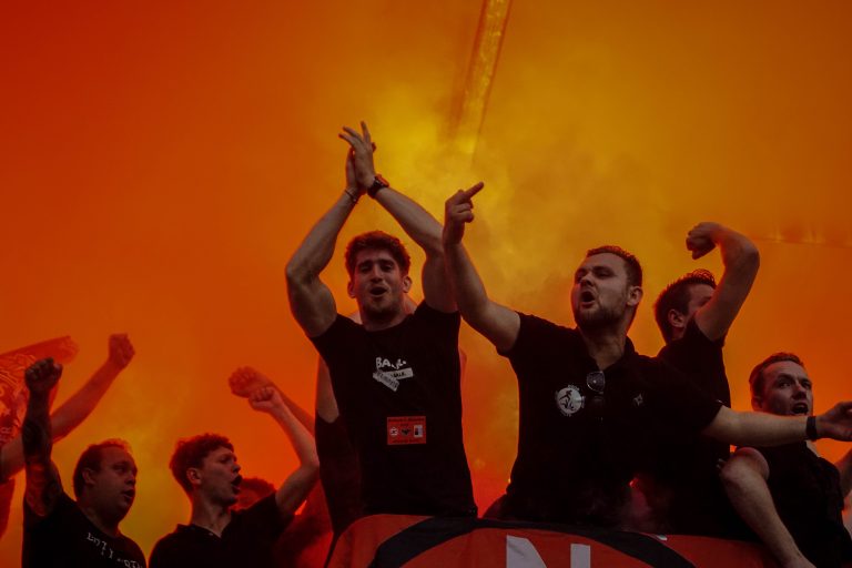 Zelfs belachelijke restricties krijgen de derby tussen Helmond en FC Eindhoven niet kapot
