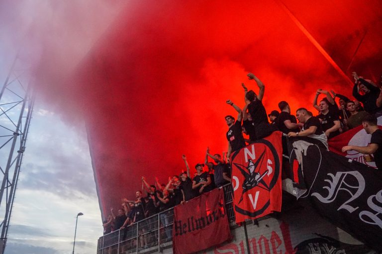 Zelfs belachelijke restricties krijgen de derby tussen Helmond en FC Eindhoven niet kapot