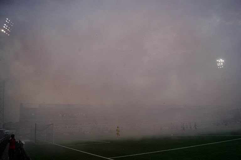 Zelfs belachelijke restricties krijgen de derby tussen Helmond en FC Eindhoven niet kapot