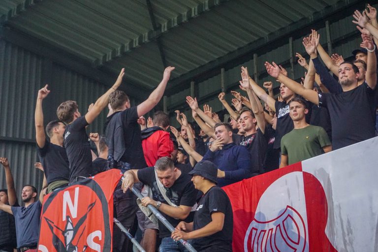 Zelfs belachelijke restricties krijgen de derby tussen Helmond en FC Eindhoven niet kapot