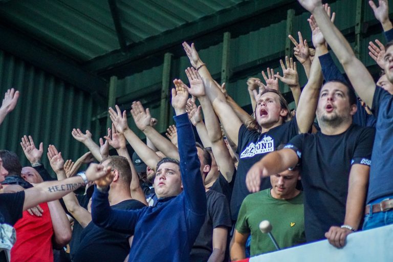 Zelfs belachelijke restricties krijgen de derby tussen Helmond en FC Eindhoven niet kapot