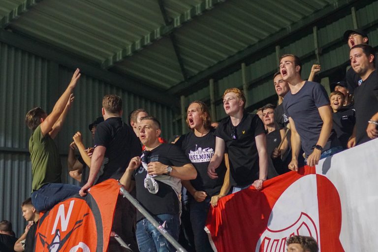 Zelfs belachelijke restricties krijgen de derby tussen Helmond en FC Eindhoven niet kapot